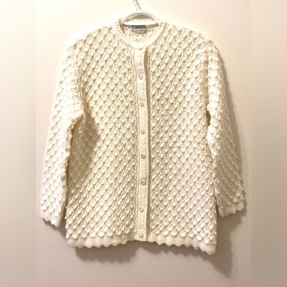 Gorgeous vintage cream cardigan. - Picture 2 of 7